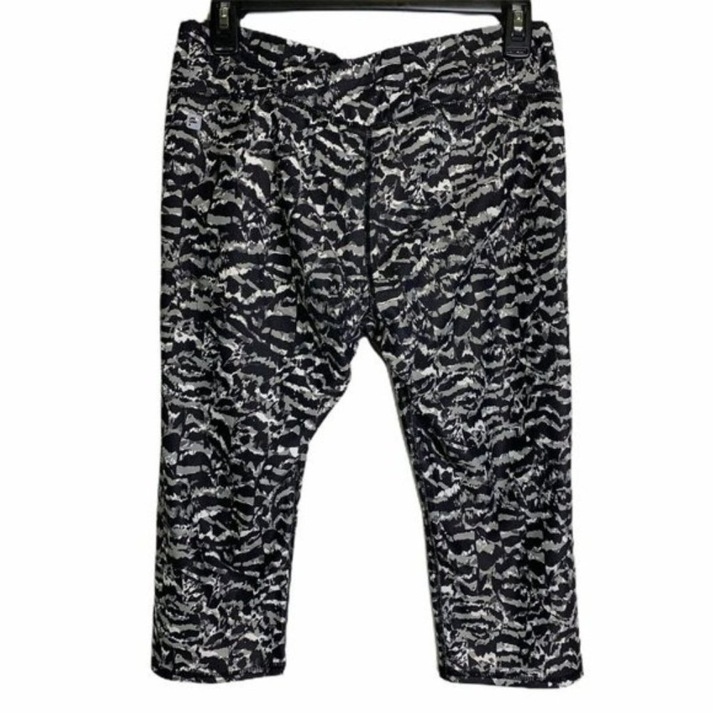 Fabletics Marble Cropped Bellow Knee Leggings - image 5